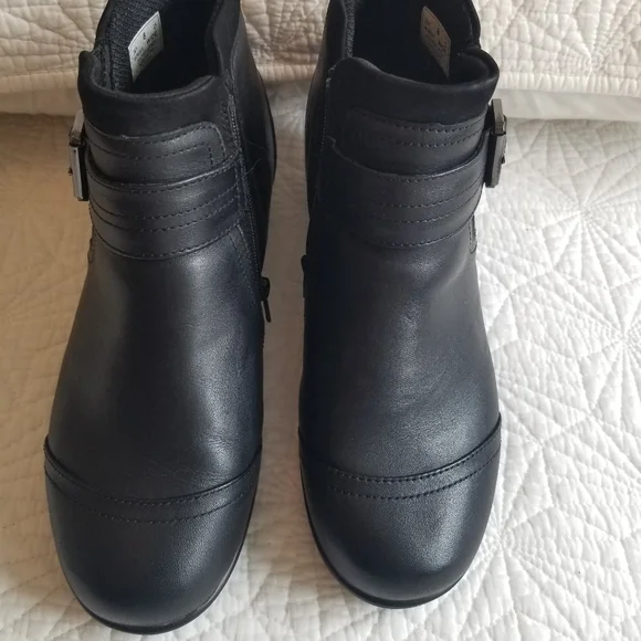 OrthoFeet Emma Black Ankle Boots - Picture 4 of 5